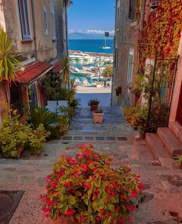 Apartamento By The Sea In Scario Exterior foto